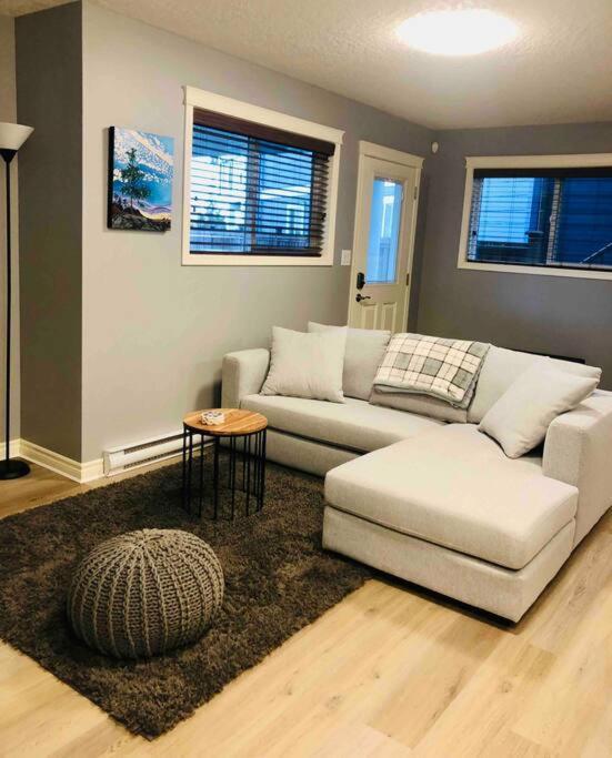 Olympic Views - Cozy Modern 2br Victoria